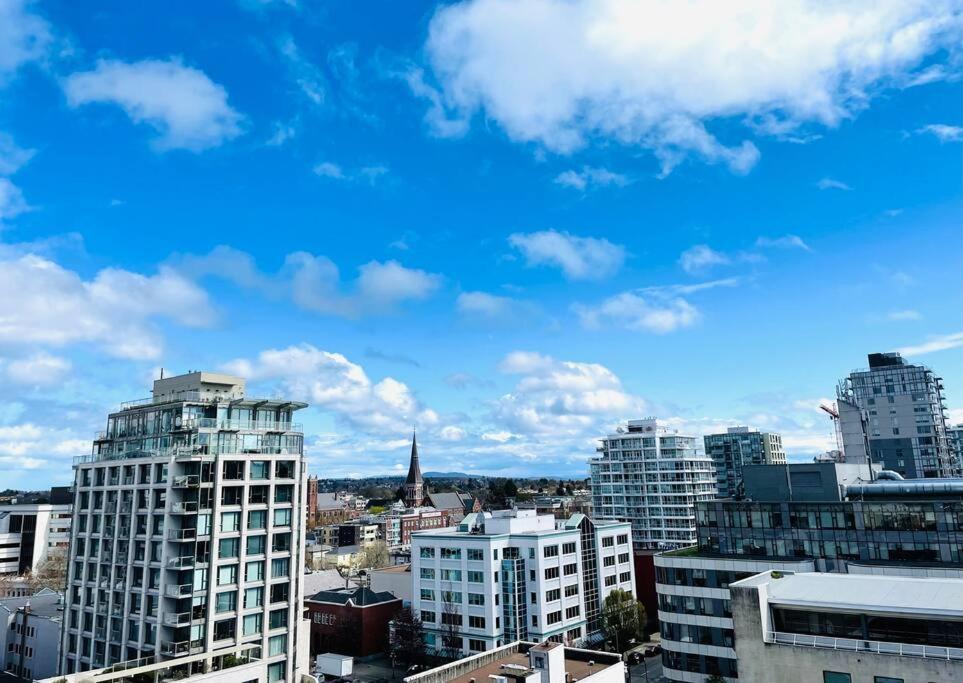 Lovely Downtown 2 Bedroom Condo With Free Parking Victoria Ngoại thất bức ảnh